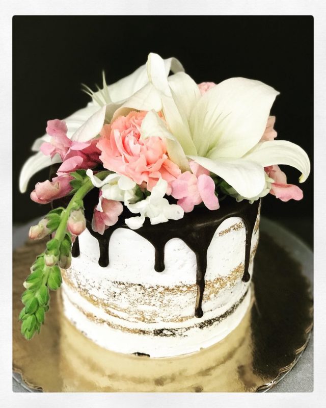 Azucar Bakery